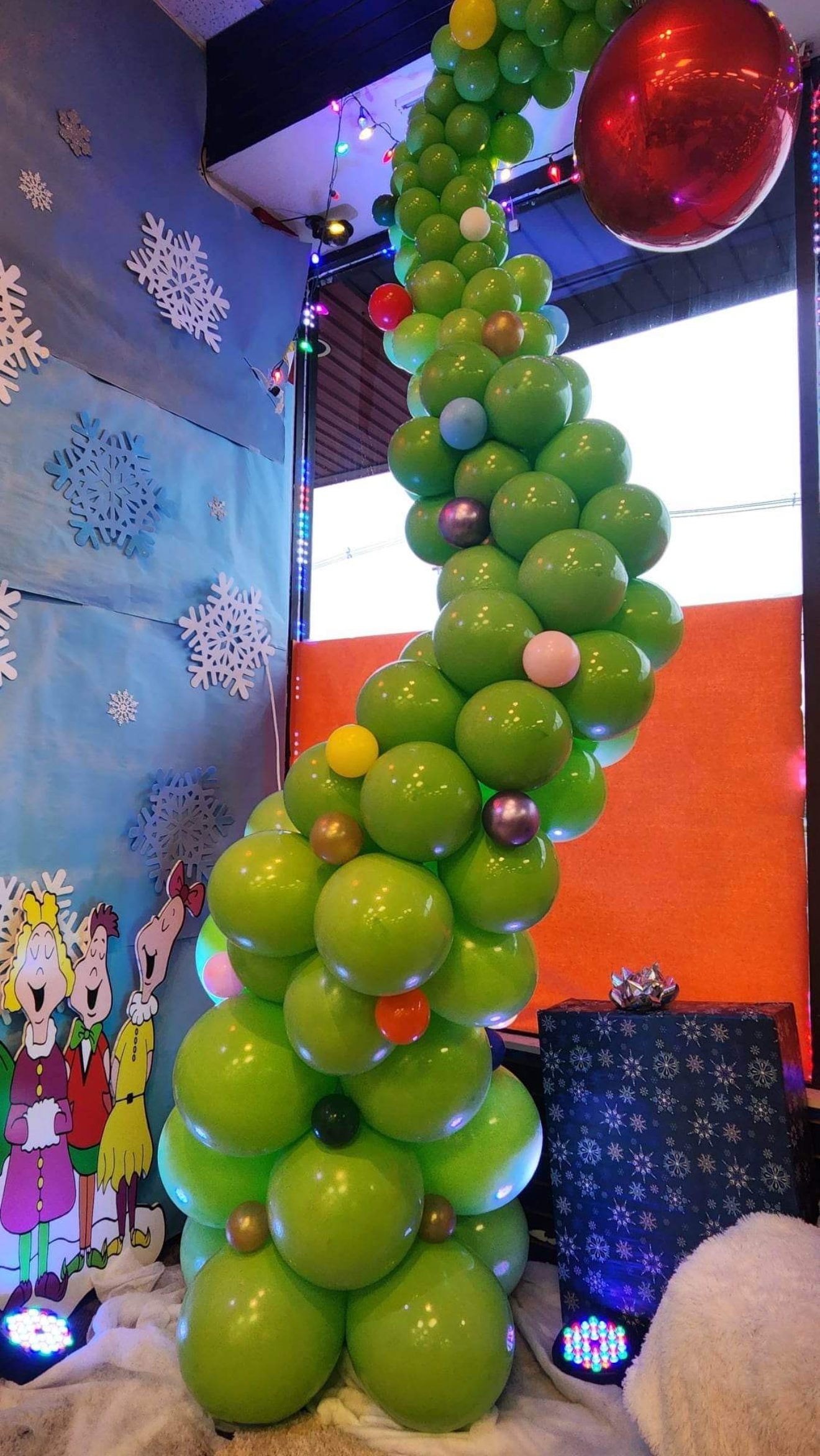 10’ Whoville Balloon Tree