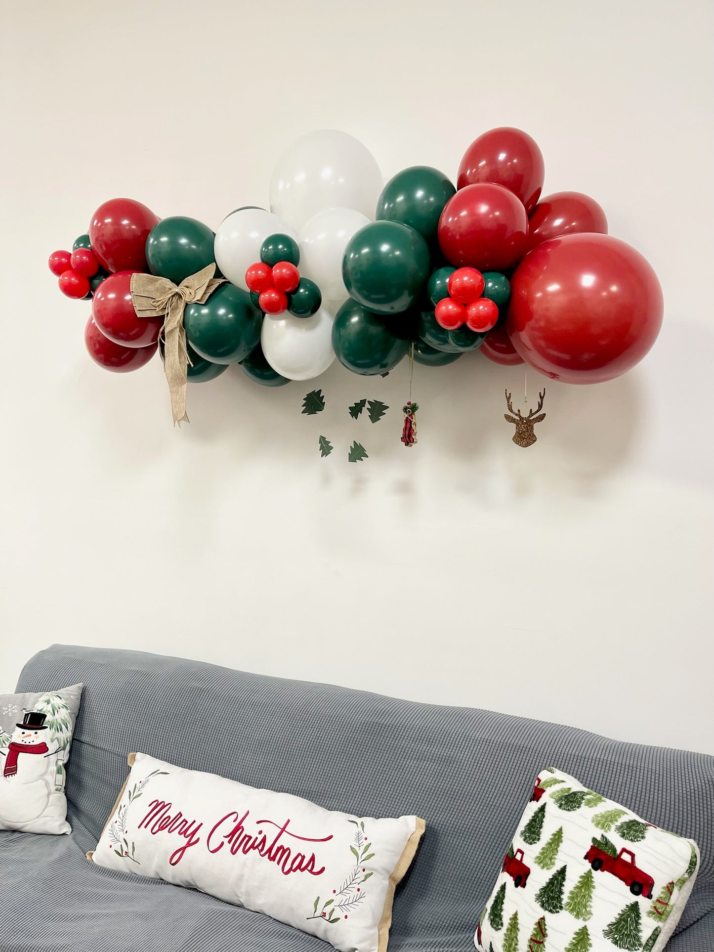 Holly Jolly - Grab & Go Balloon Garland