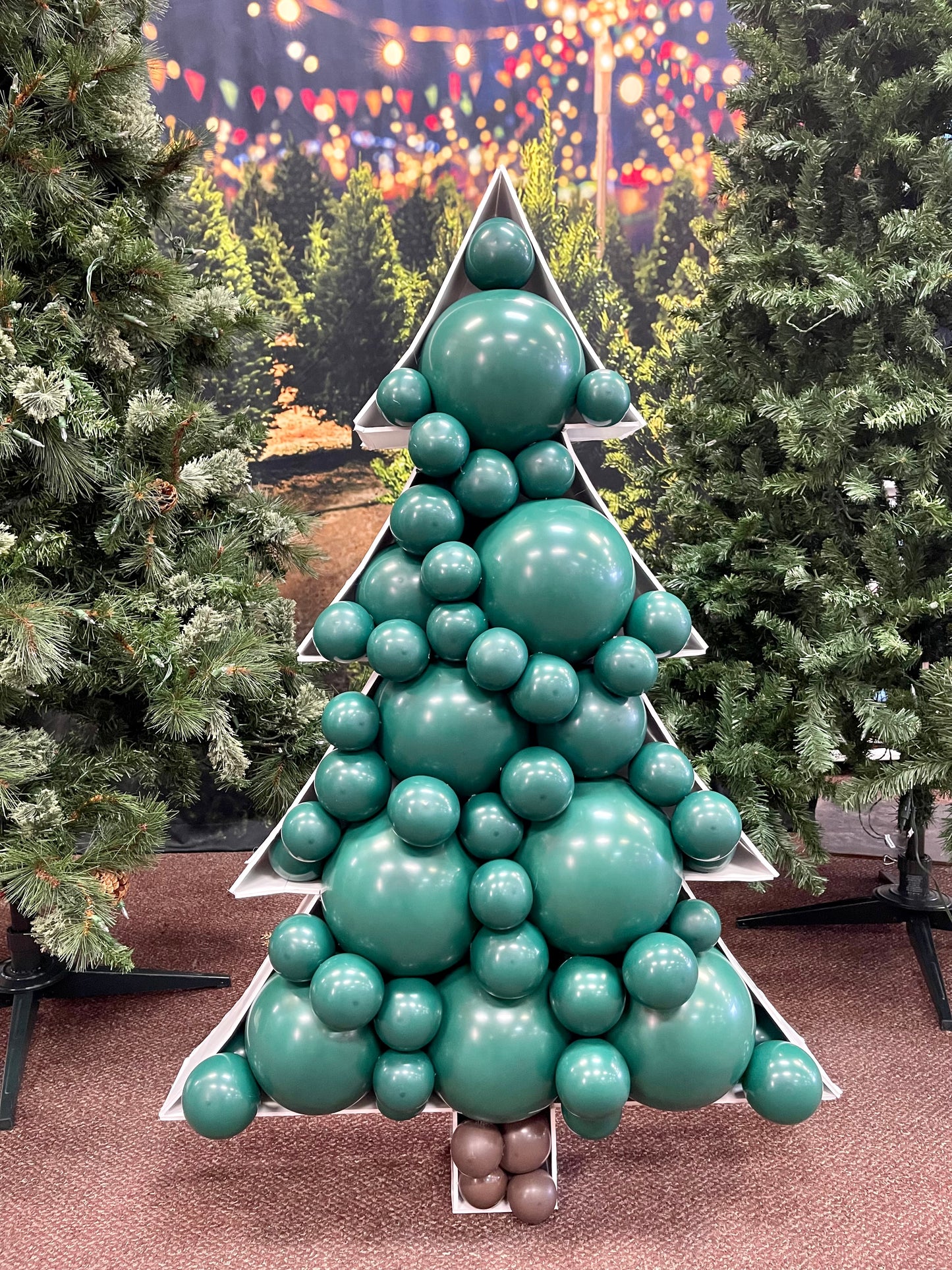 4’ Evergreen Tree Balloon Mosaic