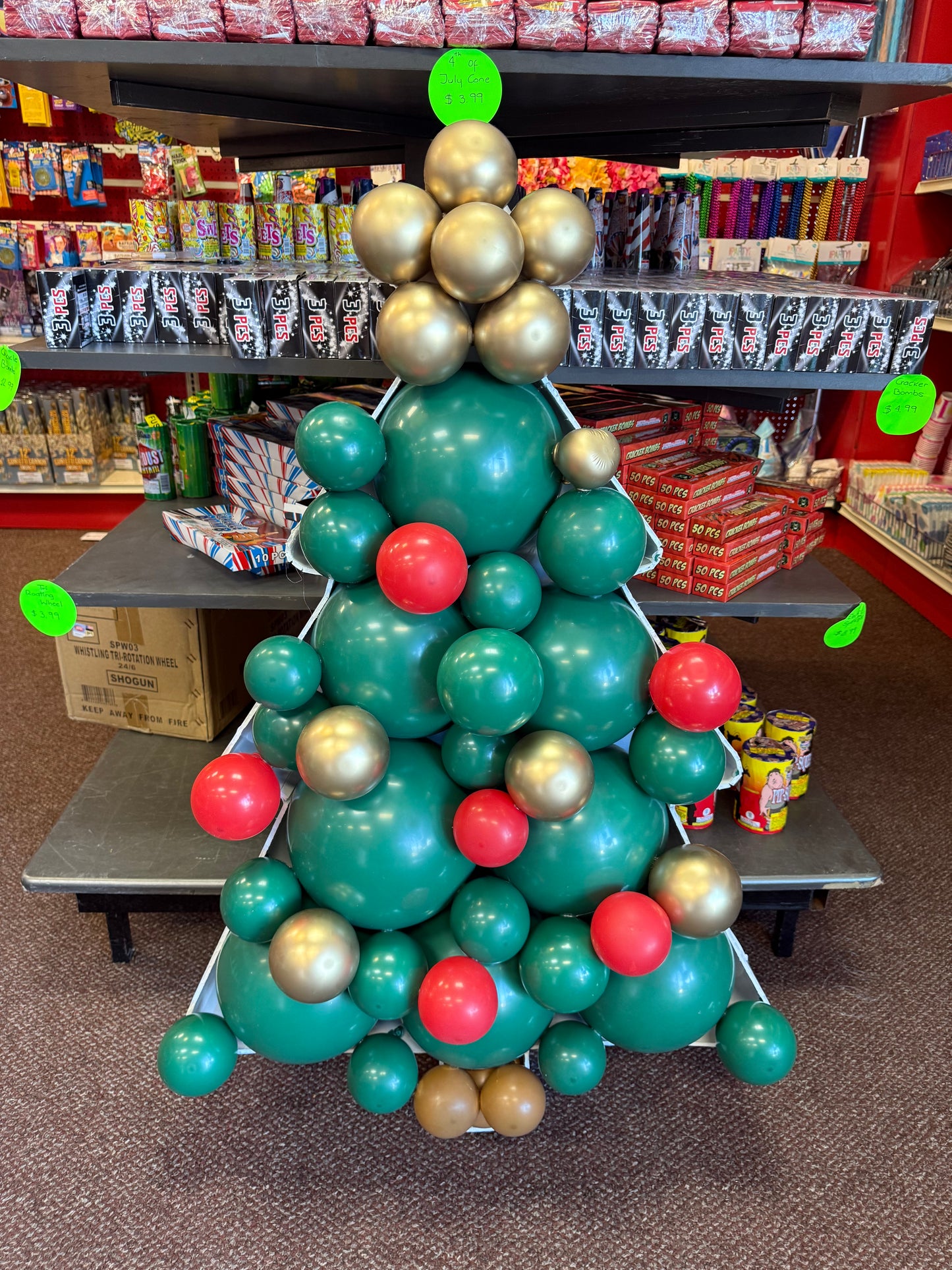 4’ Evergreen Tree Balloon Mosaic