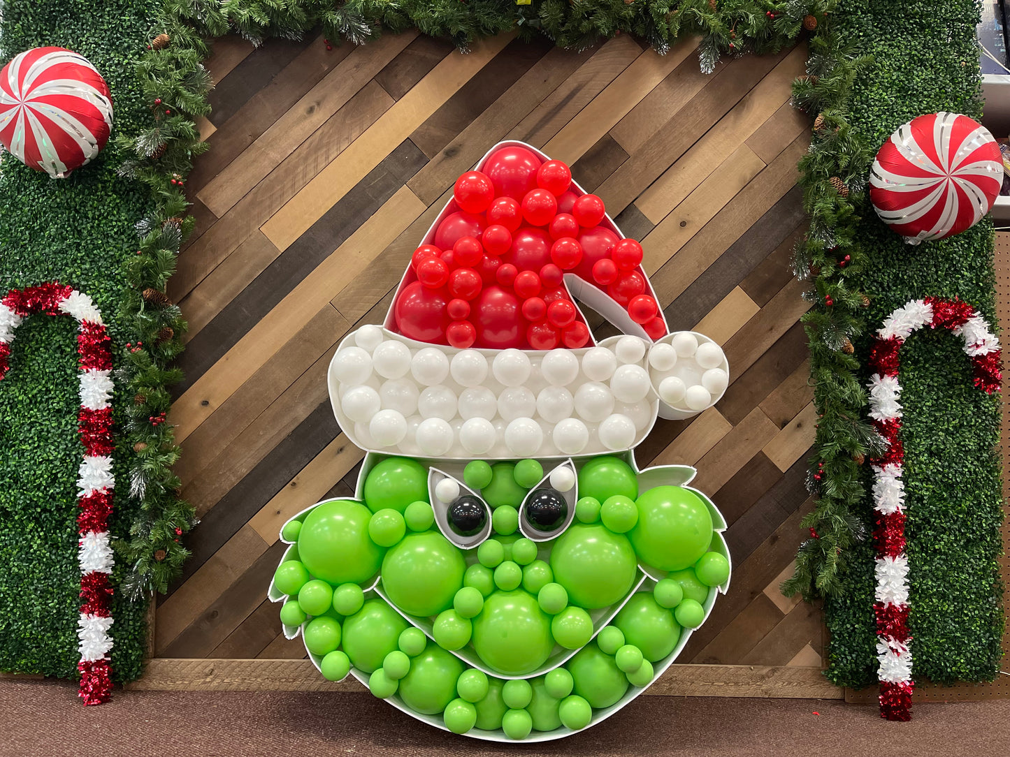 4’ Grinch Balloon Mosaic